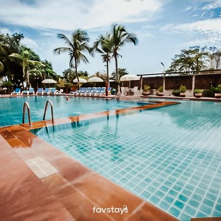 Twin Palms Suites And Residence Pattaya Exterior photo