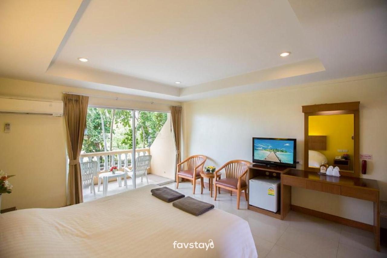 Twin Palms Suites And Residence Pattaya Exterior photo
