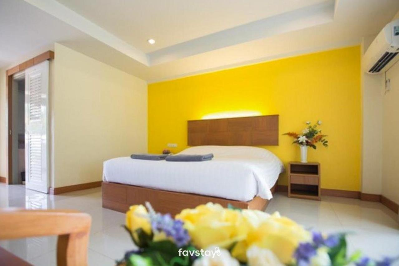 Twin Palms Suites And Residence Pattaya Exterior photo